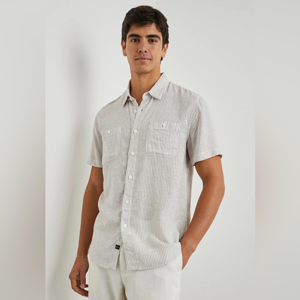 NWT Men’s Size XL RAILS Walker Short Sleeve Shirt -Ghurka White Railroad Striped